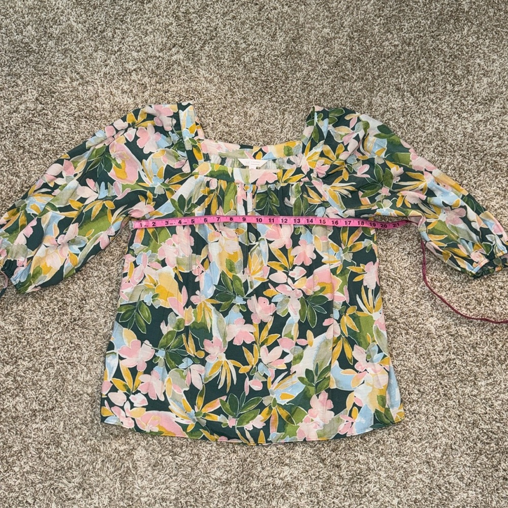 Lauren Conrad square neck, half sleeve floral top